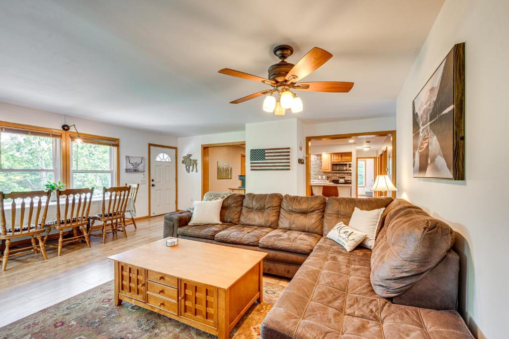 4 Mi to Town Beach Gilford Family Getaway!