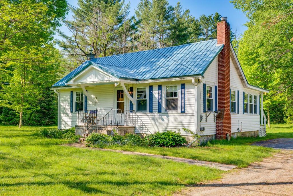 9 Mi to Franconia Notch State Park Cozy Cottage