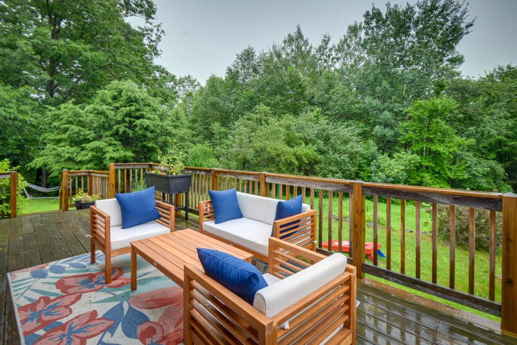Alexandria Cabin with Patio, Grill and Deck