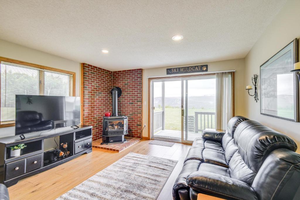 Bartlett Condo with Mountain View and Outdoor Pool!