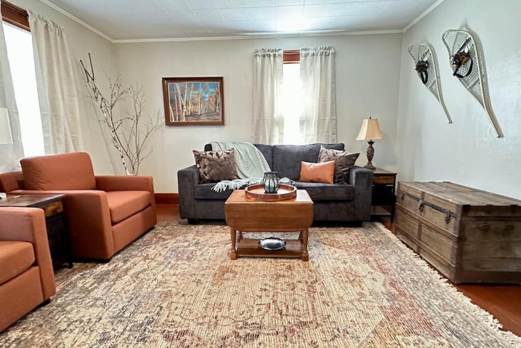 3 beds in Gorham direct trail access