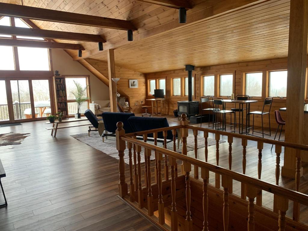 Charming barn loft - all amenities on 60 acre farm in the White Mountains of NH