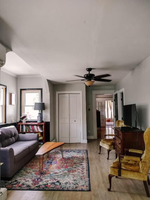 Charming-kid friendly-fully equipped kitchen
