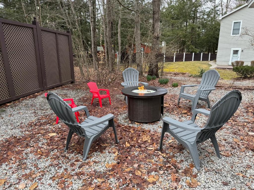 Charming Lake Community Bungalow