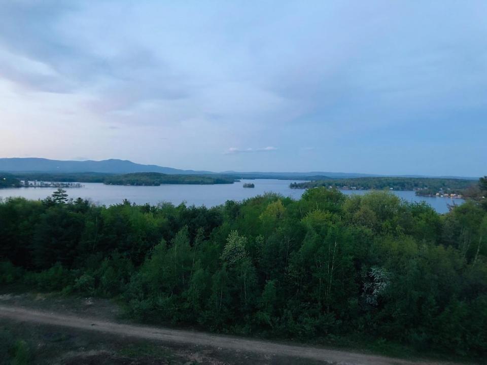 Concerts! Lake Winni Views! Kitchen! Pool! Hot Tub!