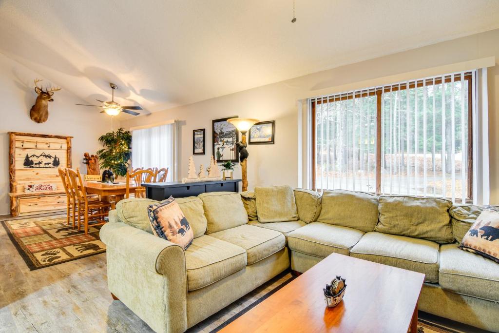 Cozy Bartlett Condo with Deck and Resort Amenities!