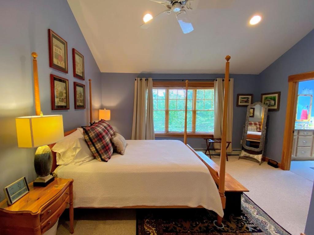 E5 Beautiful Bretton Woods slopeside home amazing views of Mount Washington Hot Tub AC
