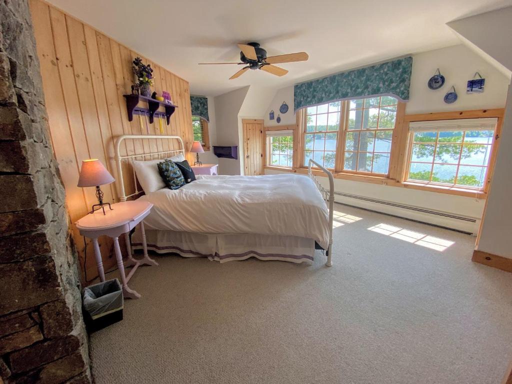 FL Quintessential LAKE HOUSE close to Bretton Woods Santas Village and Forest Lake State Park