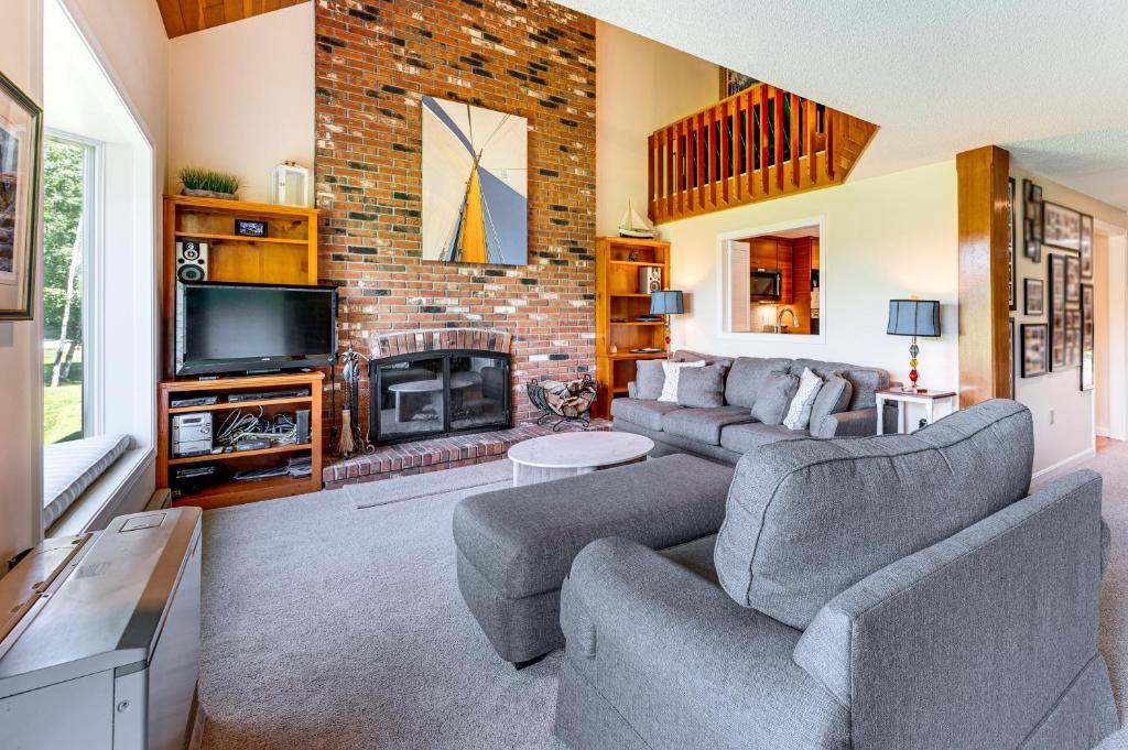Beautiful Wentworth Golf Club Condo Balcony and AandC