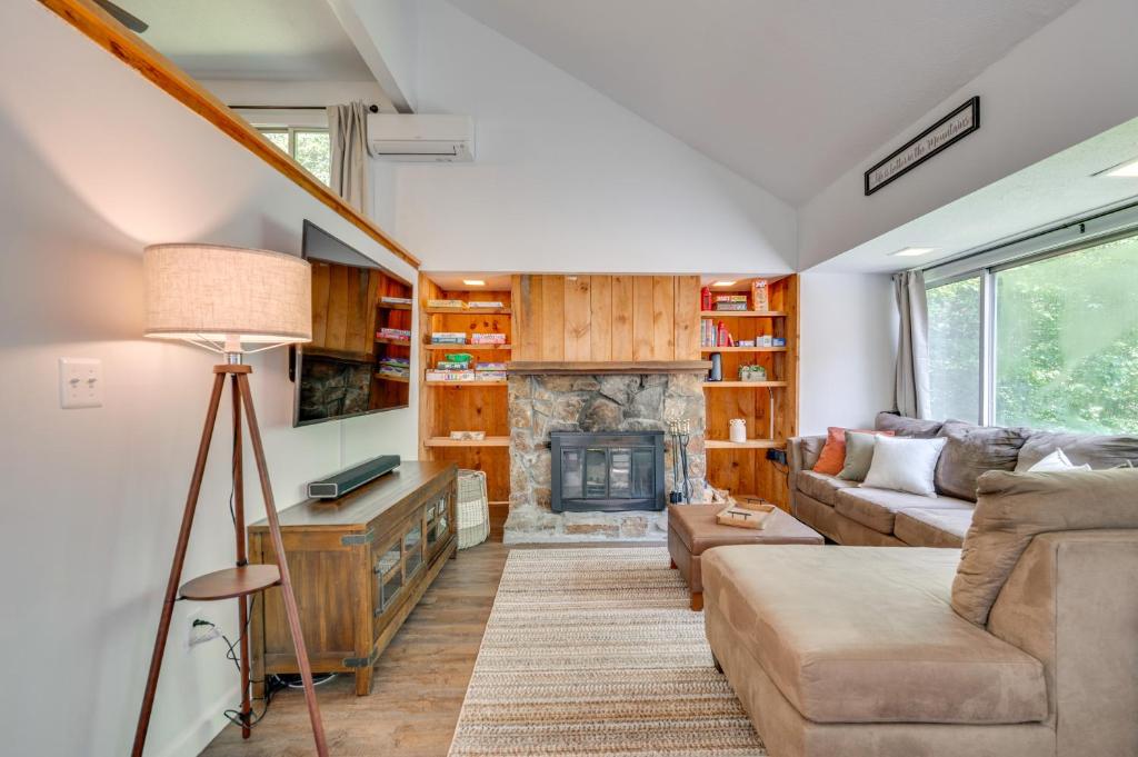 half Mi to Campton Mtn Resort-Style Condo