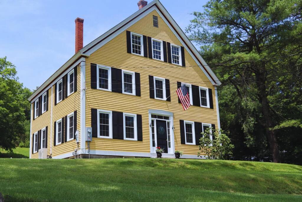 Hillside Haven: Luxe Farm Escape - 5BR-2 King Beds