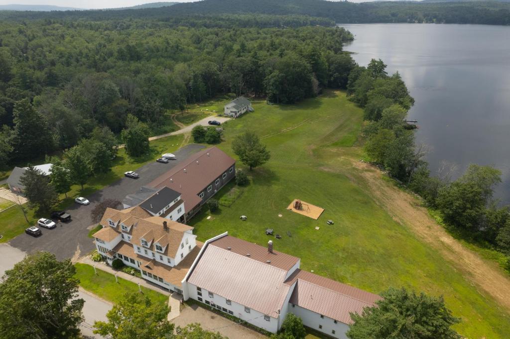 Lake Shore Farm Inn