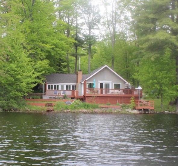 Lakeside Retreat - HOT TUB, Swimming, Boats