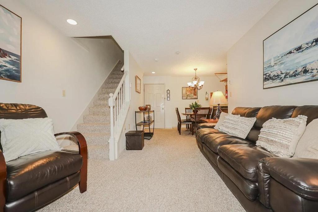 Lincoln Condo with slope view
