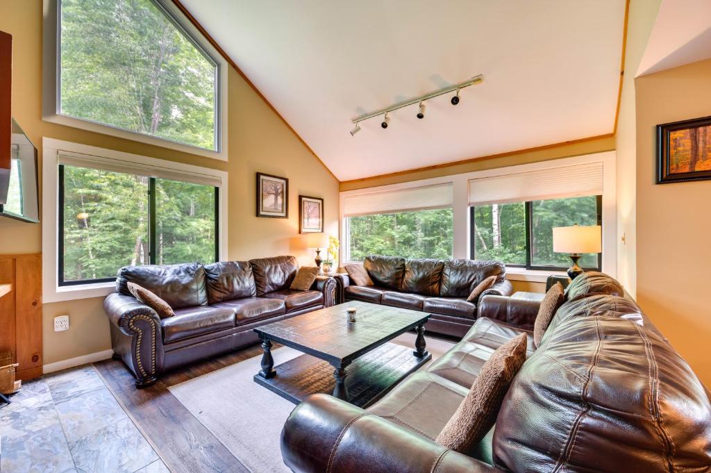 Lincoln Townhome with Community Pool and Club Access!