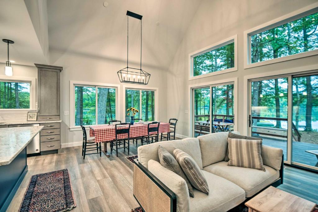 Modern Francestown Retreat on Scobie Pond!