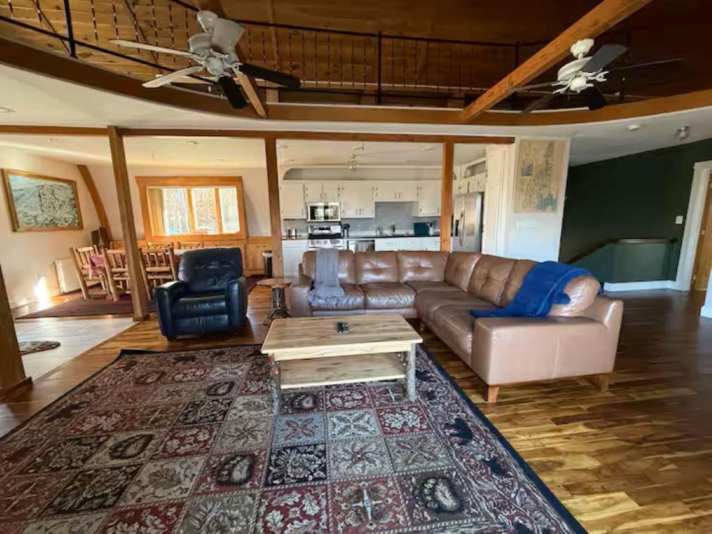 Mountain View Escape with Hot Tub