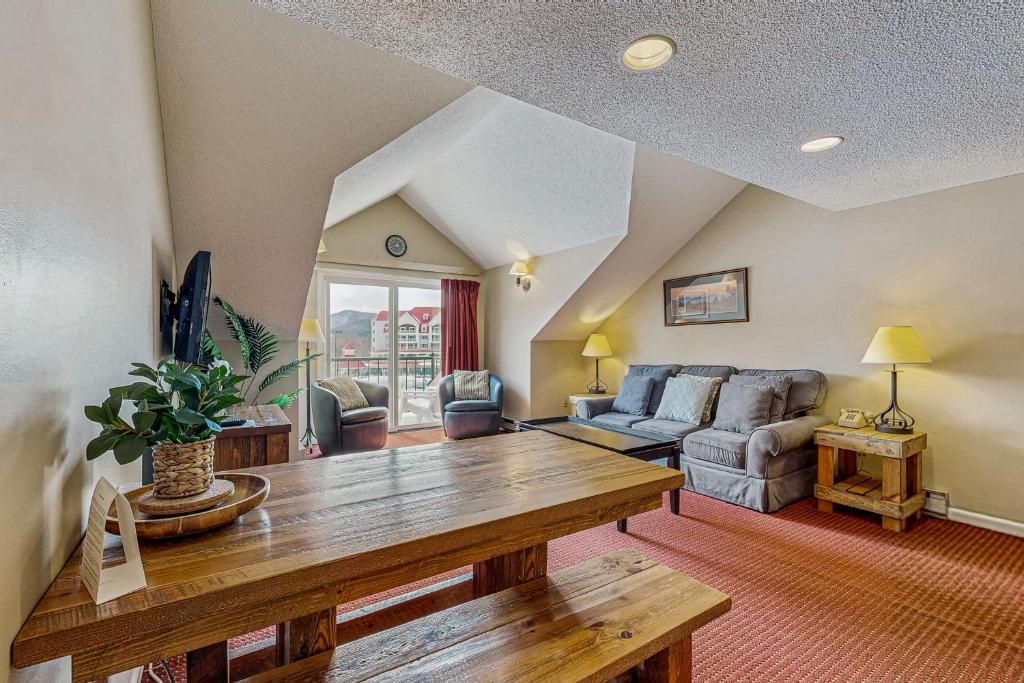 Mountainview Condo at Rivergreen