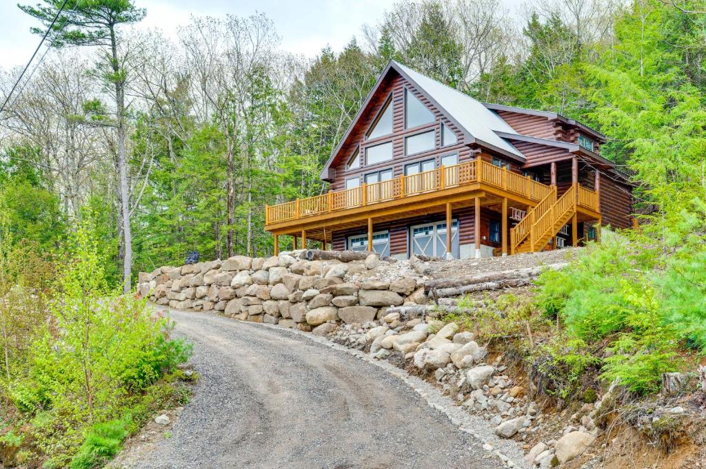 Mtn-View Deck Scenic Conway Log Cabin!