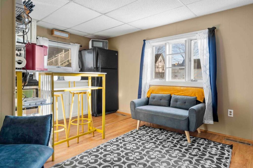 Nothing Fancy Older Pet Friendly Aartment