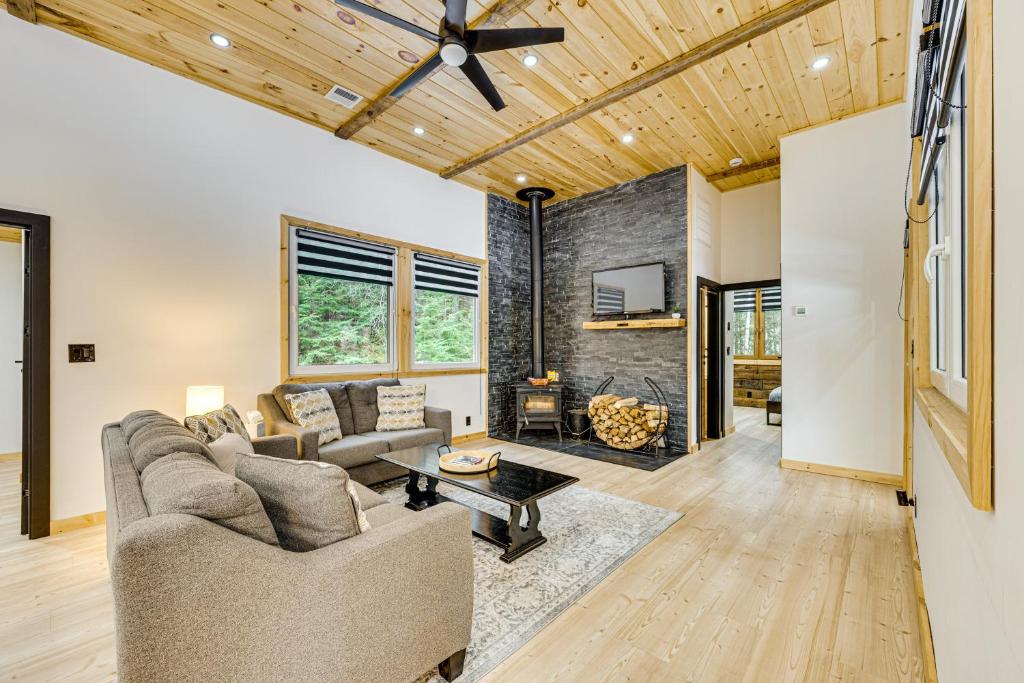 Porch and 1-Acre Yard White Mountains Hideaway