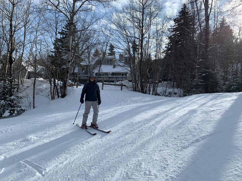 R5 Completely renovated Bretton Woods condo AC unbeatable SKI-IN SKI-OUT location Fast wifi