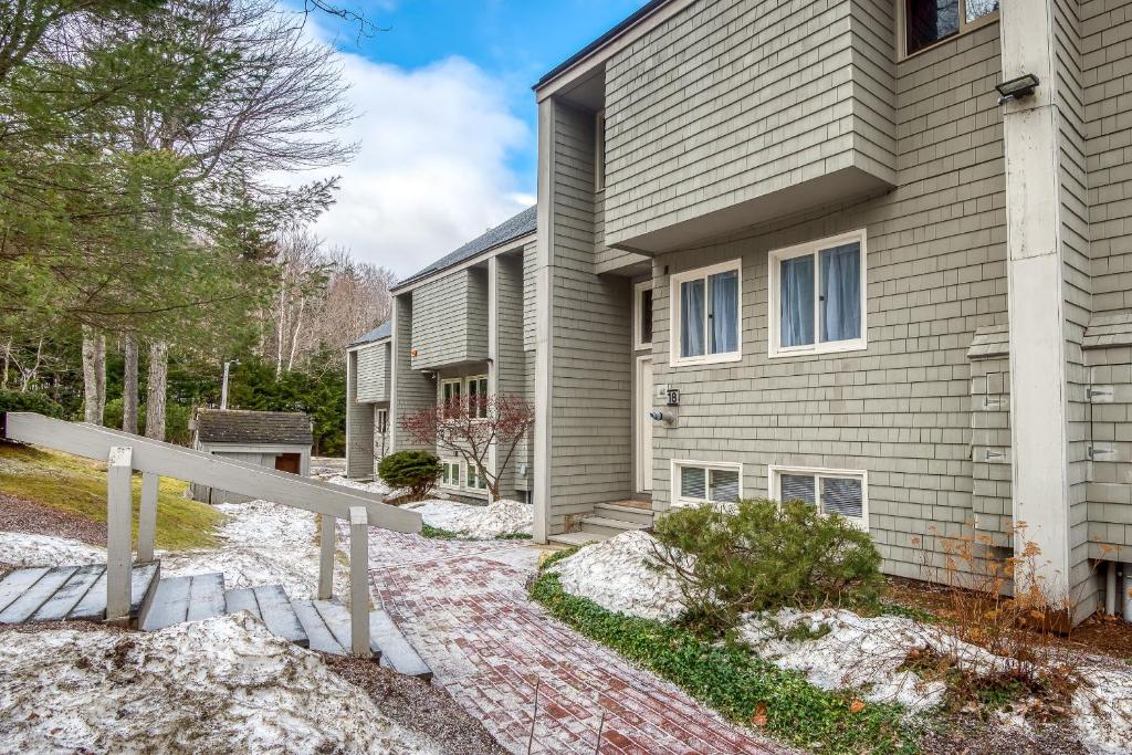 RB18 Updated Ski-in Ski-out Bretton Woods Townhome