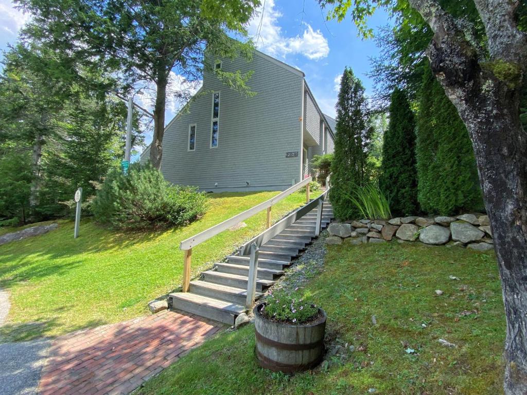 RB24 Renovated AC Ski-in out Bretton Woods Townhome