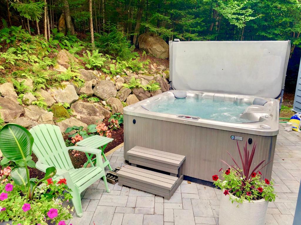 RE53 Beautiful Bretton Woods slopeside home amazing views AC Hot Tub Pool Table