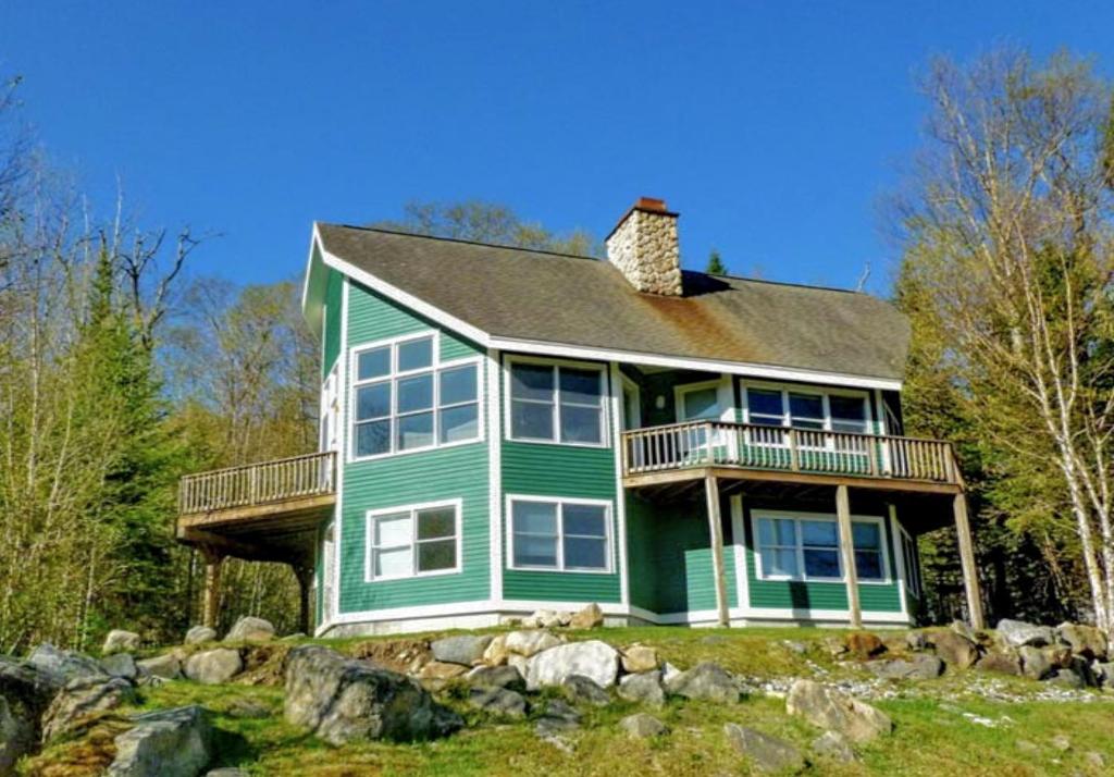 RE79 Sunny Bretton Woods Private Home