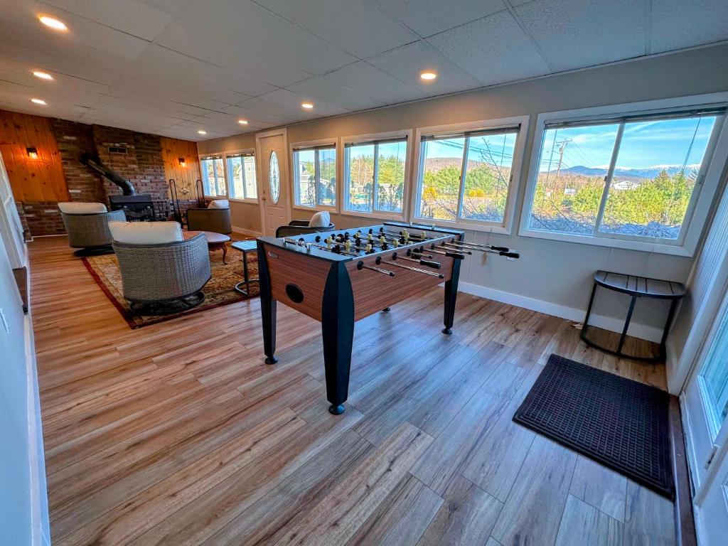 Renovated farmhouse on snowmobile trail with firepit & mountain views, 10 min from Bretton Woods!