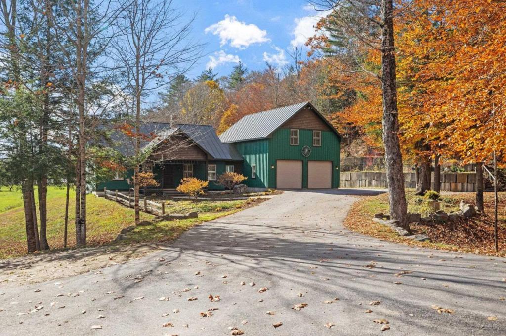 RiverNest - 1700 feet of Private Frontage on the Pemi River - 25 Acres, Sleeps 16, Close to Golf, Skiing, Hiking