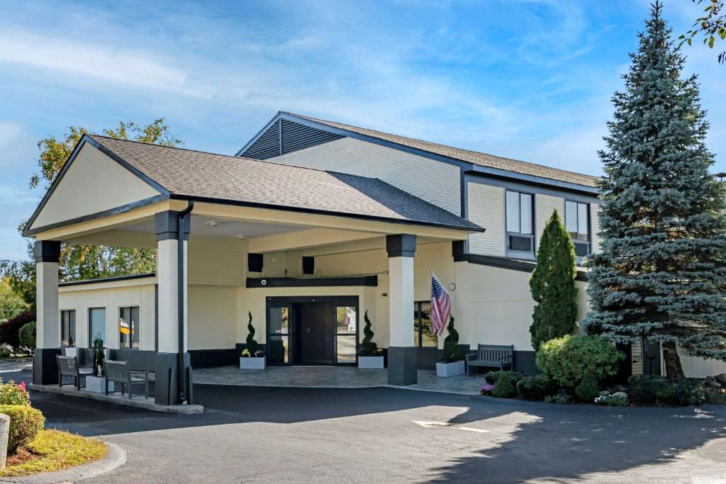 Clarion Inn