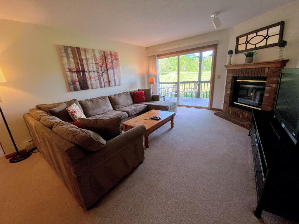 SC10 Cozy Bretton Woods ground level condo