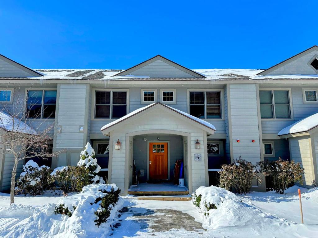 SH5 Luxurious Stone Hill Townhome