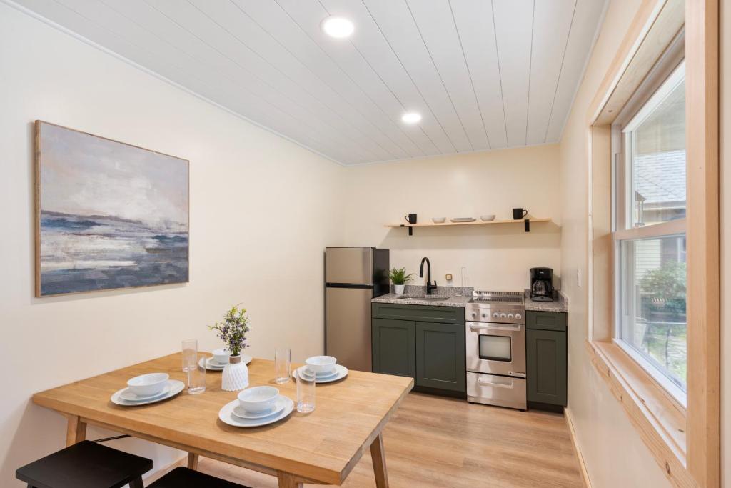 Squam Lake 3 bed plus 3 bath rental (Suite 7)