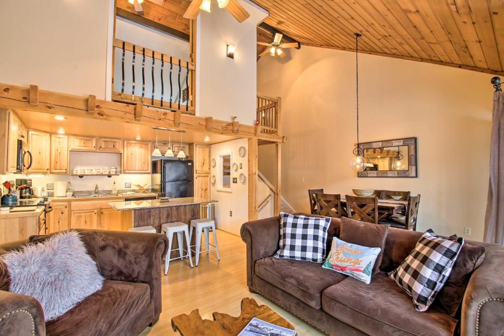 Updated Loon Townhome with Mtn Views and Ski Shuttle!