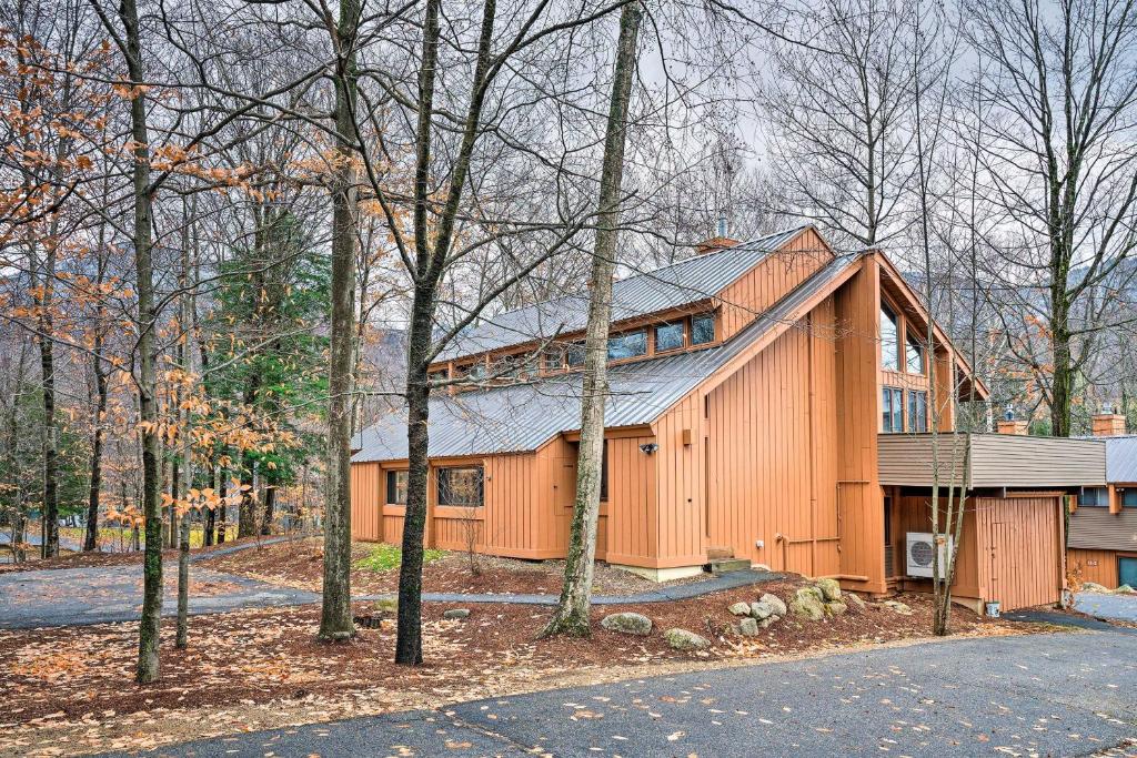 Village of Loon Condo in Lincoln with Pool Access