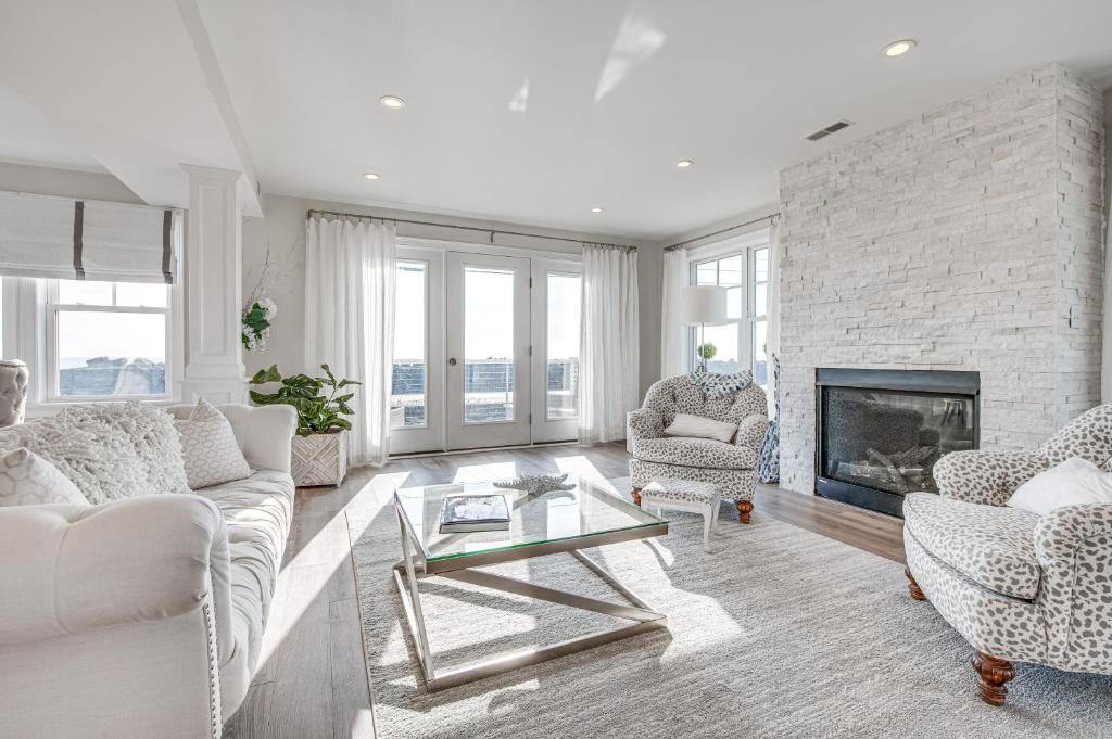 Walk to Rye Harbor State Park Home with Ocean Views