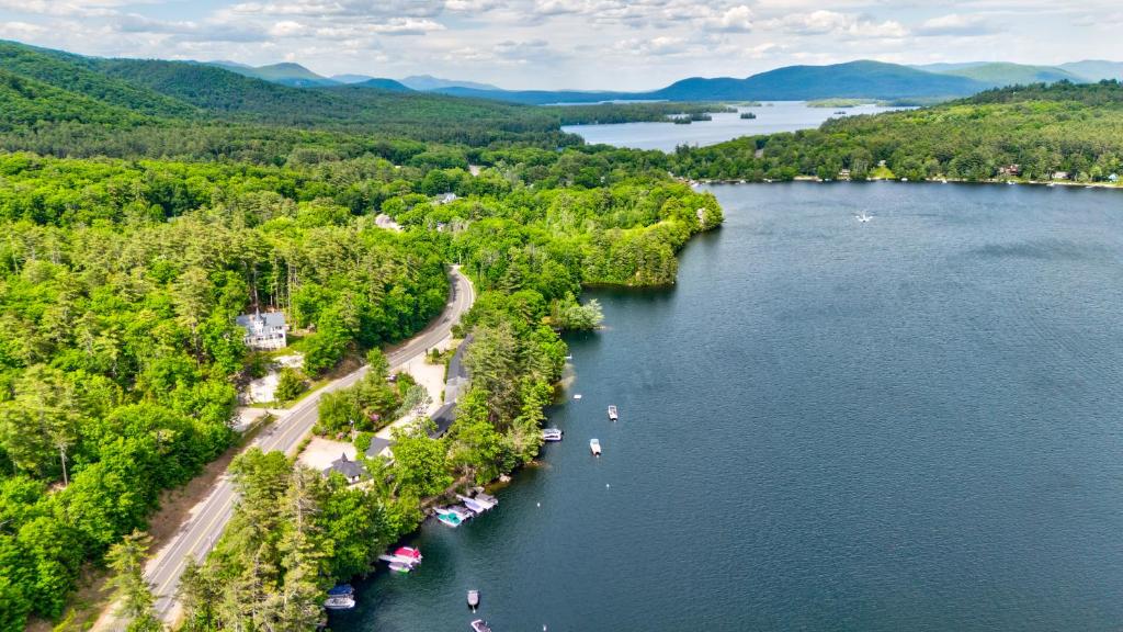 Waterfront 2 bedroom at squam (Suite 11)