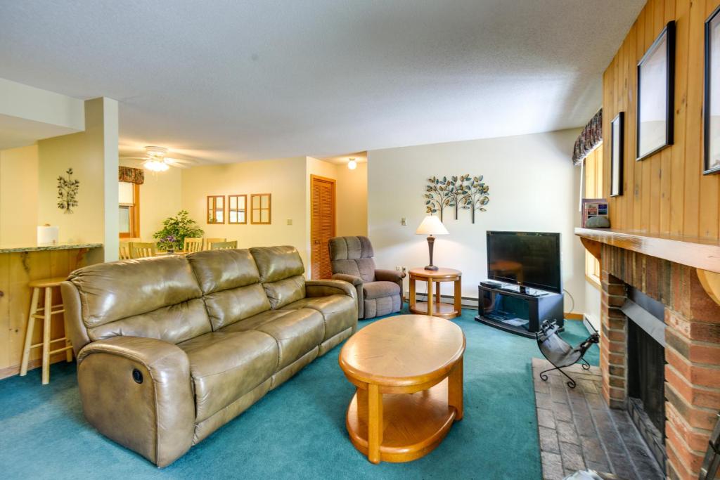 Well-Appointed Lincoln Abode Ski, Swim and Fish!