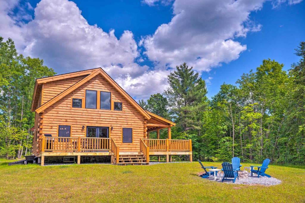 Peaceful North Haverhill Haven with Wood Fire Pit
